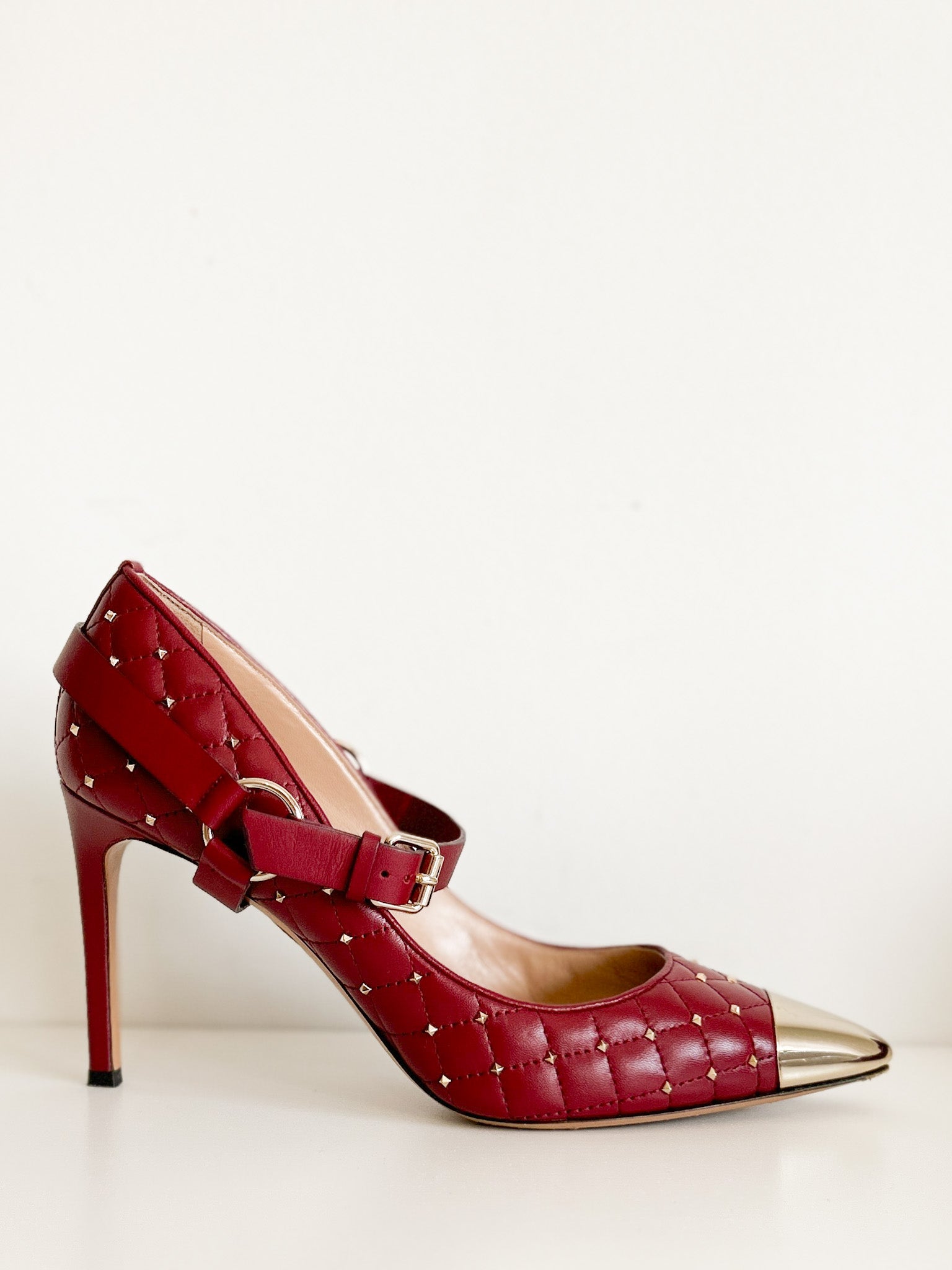 Valentino shop quilted pump